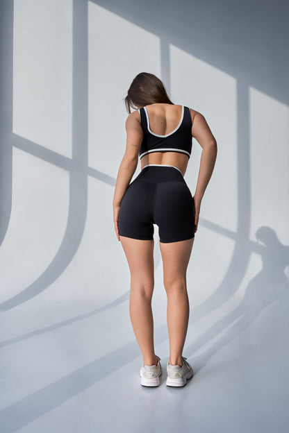 топ PILATES чорний