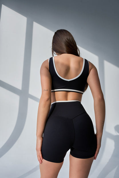 топ PILATES чорний