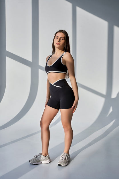 топ PILATES чорний